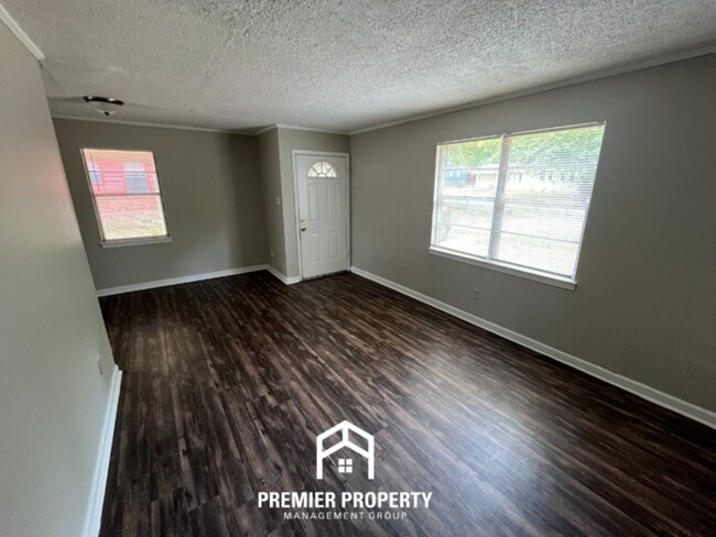 Foto del edificio - 5580 Lochinvar Rd