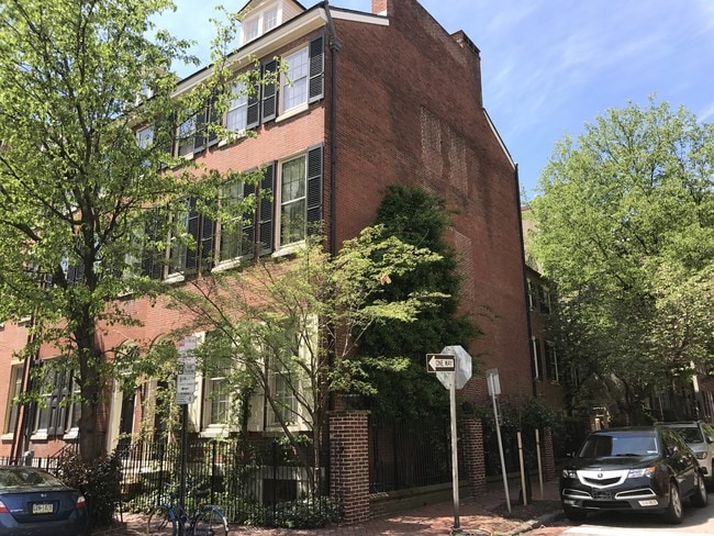 10th Street corner - Society Hill Mansion