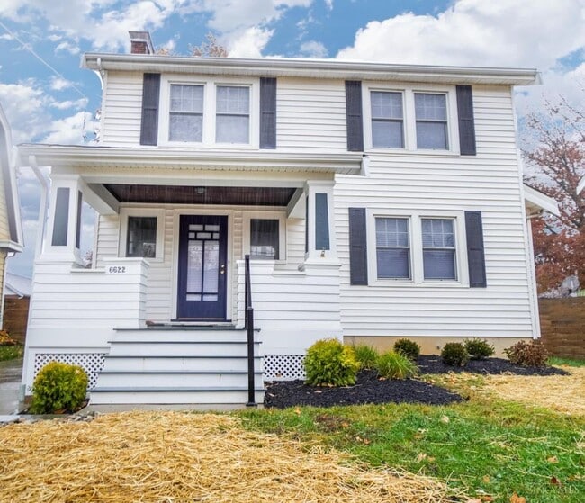 Foto del edificio - 6622 Bramble Ave