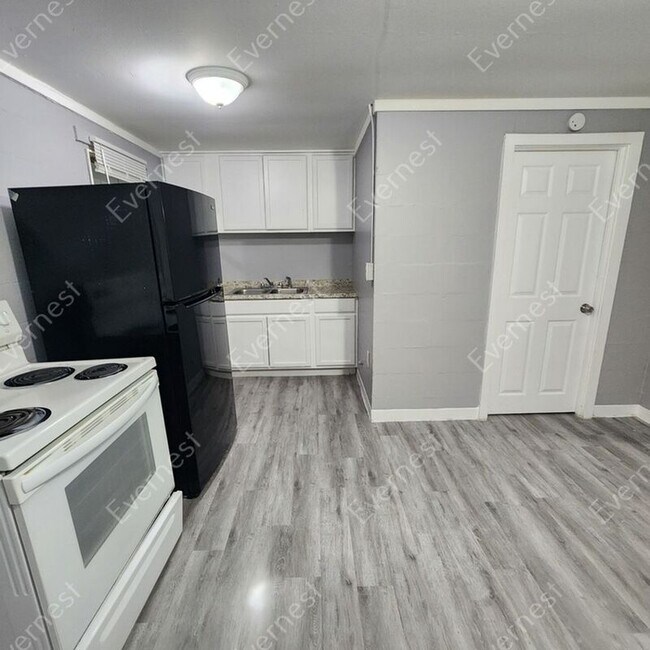 Foto del edificio - 1087 Jessamine Dr