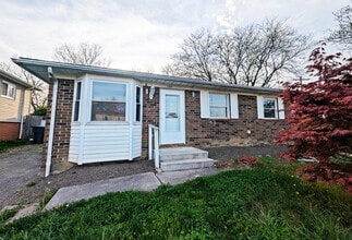 Building Photo - 1329 Birch Dr