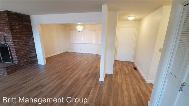 Building Photo - 4 br, 3.5 bath House - 2390 Barnes Circle