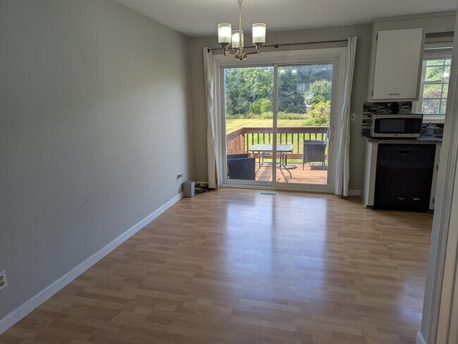 Foto del edificio - 160 Winterwood Dr