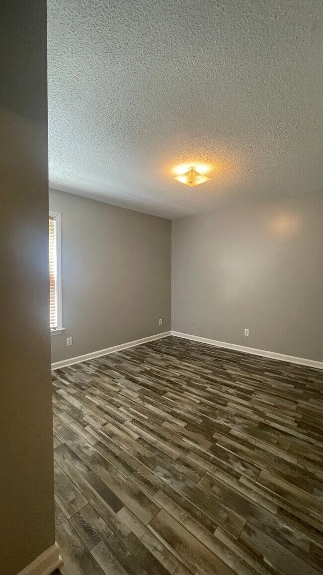 Building Photo - 4815 Shady Pine Dr
