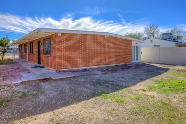 Photo - 415 E Jacinto St Apartment