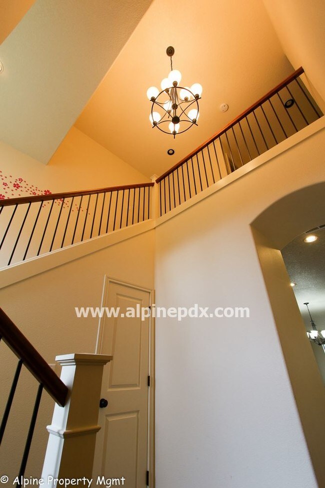 Building Photo - Stunning Arbor Custom Home