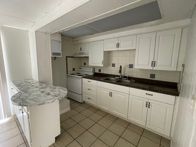 Building Photo - 16170 Aralia Dr