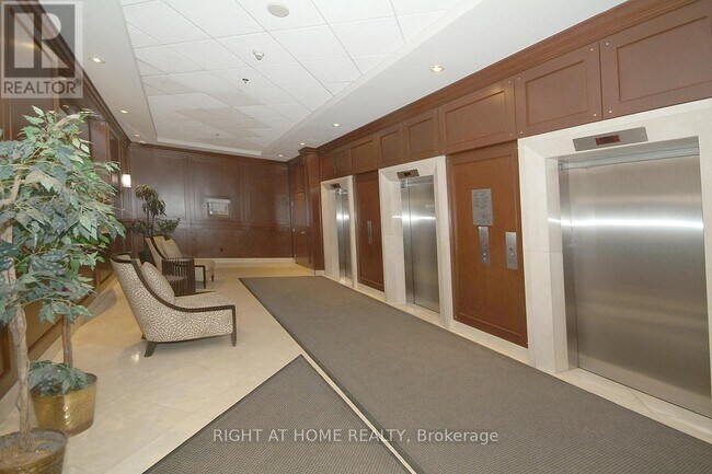 Building Photo - 200 Rideau St