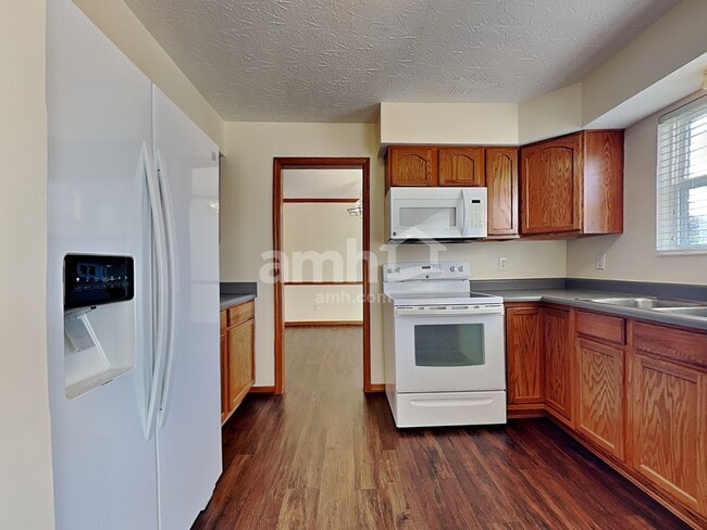 Foto del edificio - 6088 Lakewood Dr