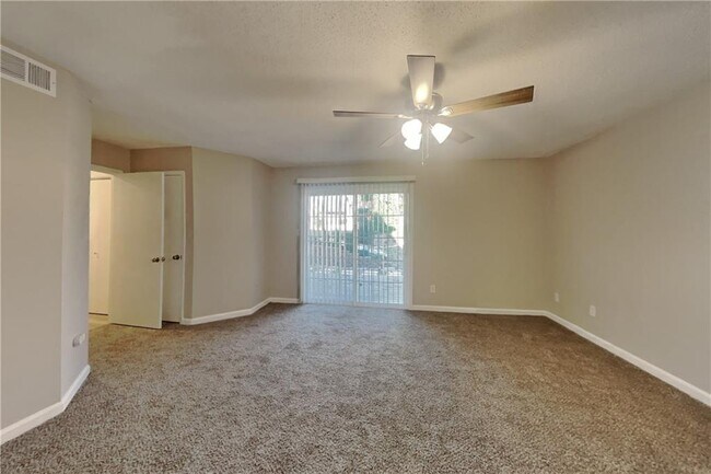 Foto del edificio - 4901 Duncan Wood Dr