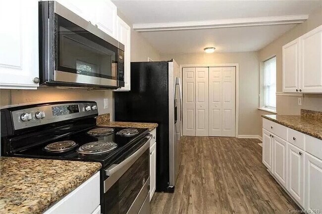 Foto del edificio - 1244 Edgewood