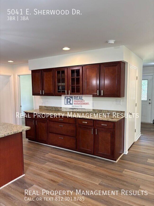 Foto del edificio - 5041 E Sherwood Dr