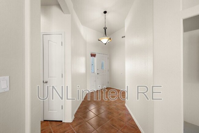 Building Photo - 5508 N Bronco Ln