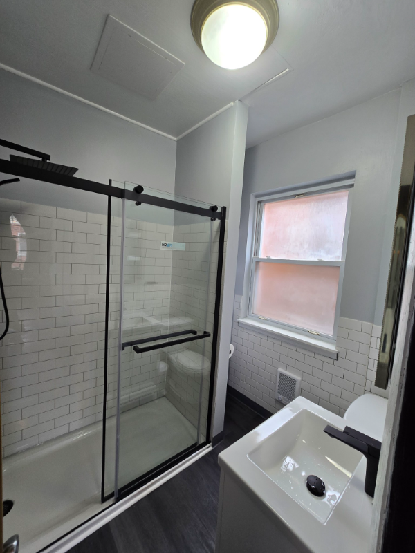 Foto principal - 5527 Howe St