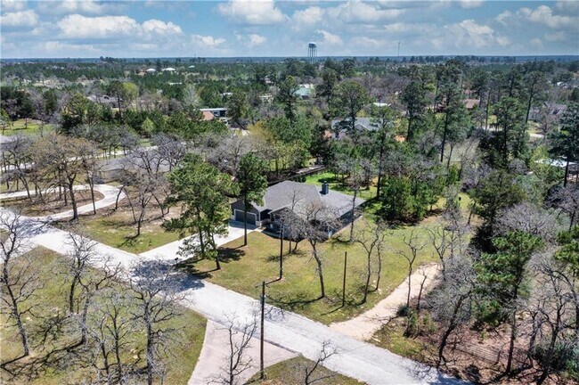 Building Photo - 146 N Buckhorn Dr