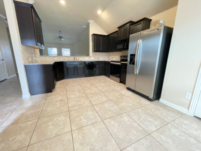 Building Photo - 5805 Valley Haven Way