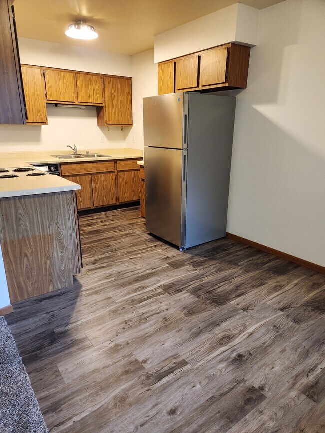Building Photo - 647 Brooks Pl