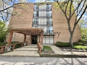 Building Photo - 5820 Oakwood Dr