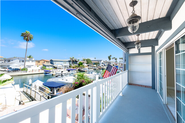 Upper Unit of Waterfront Duplex. Canal & Newport Island Views! - 4104 River Ave