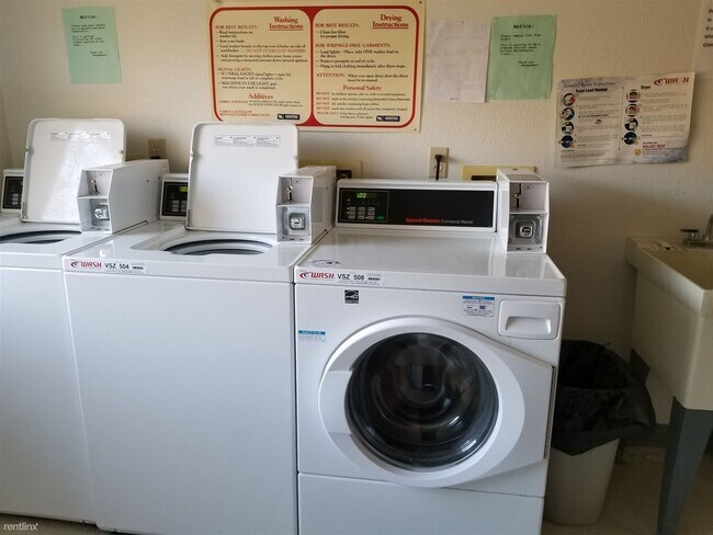 Foto del edificio - 1 br, 1 bath  - Scottish Pines Apartments