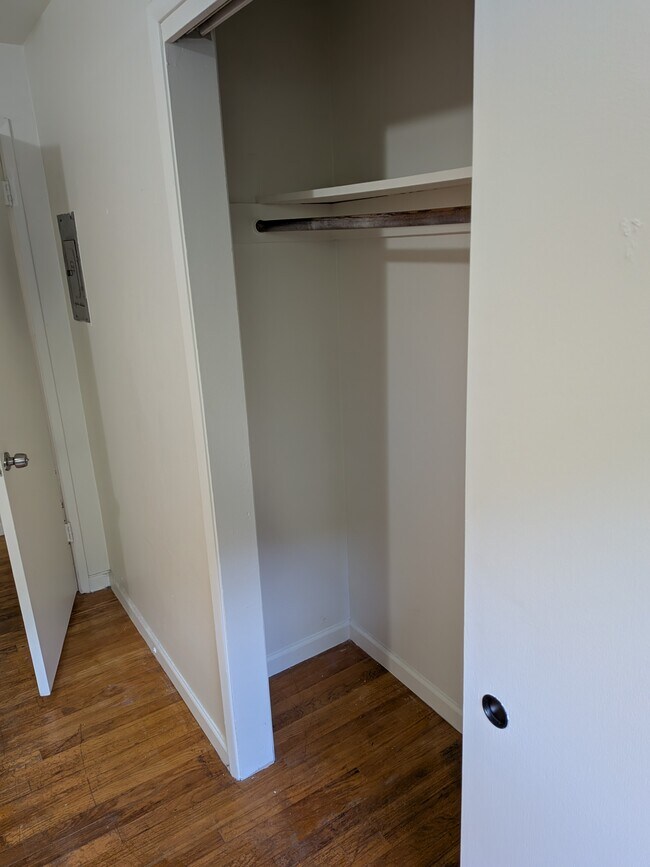 Building Photo - 1495
