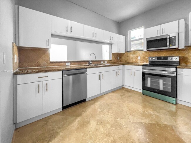 Foto del edificio - 1736 NE 9th Dr