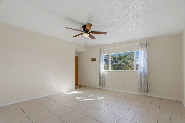 Building Photo - 1105 N Clark Dr