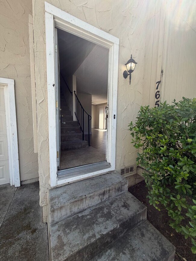 Foto del edificio - 2 bedroom | 1.5 bathroom | Citrus Heights Town Home