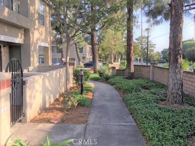 Foto del edificio - 8167 Vineyard Ave