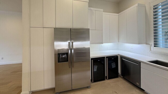 Building Photo - 16000 Sunset Blvd