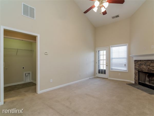 Foto del edificio - 103 Cypress Ct