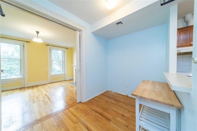 Building Photo - 264 3rd St
