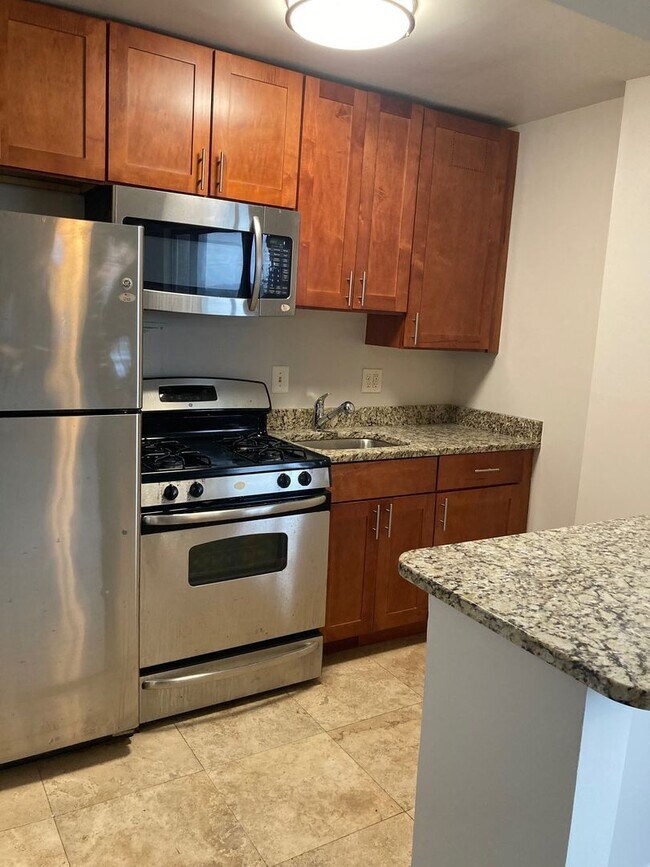 Foto del edificio - Beautiful New Apartment with ALL Utilities Included!