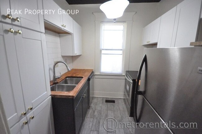 Building Photo - Available Now! Located in Weinland Park, j...
