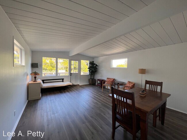 Building Photo - 2 br, 1 bath House - 21 Palm Avenue
