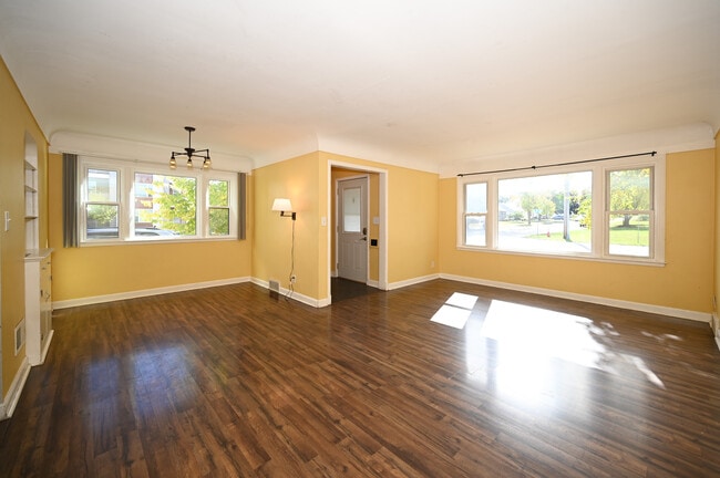 Building Photo - 1801 3rd St SW