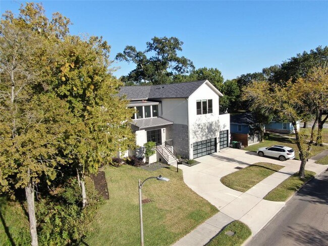 Building Photo - 922 T C Jester Blvd