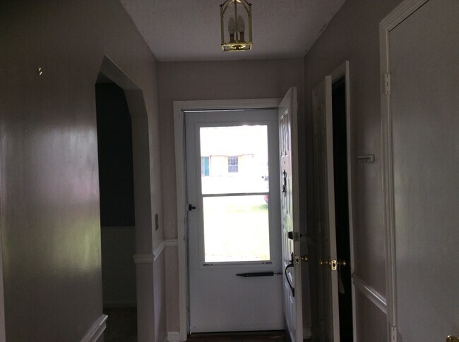 Building Photo - 633 Demere Street