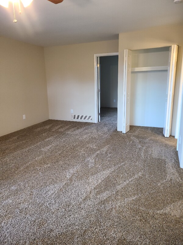Building Photo - 303 Roe St