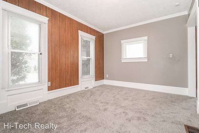 Building Photo - 3 br, 1.5 bath House - 642 Lake Ave