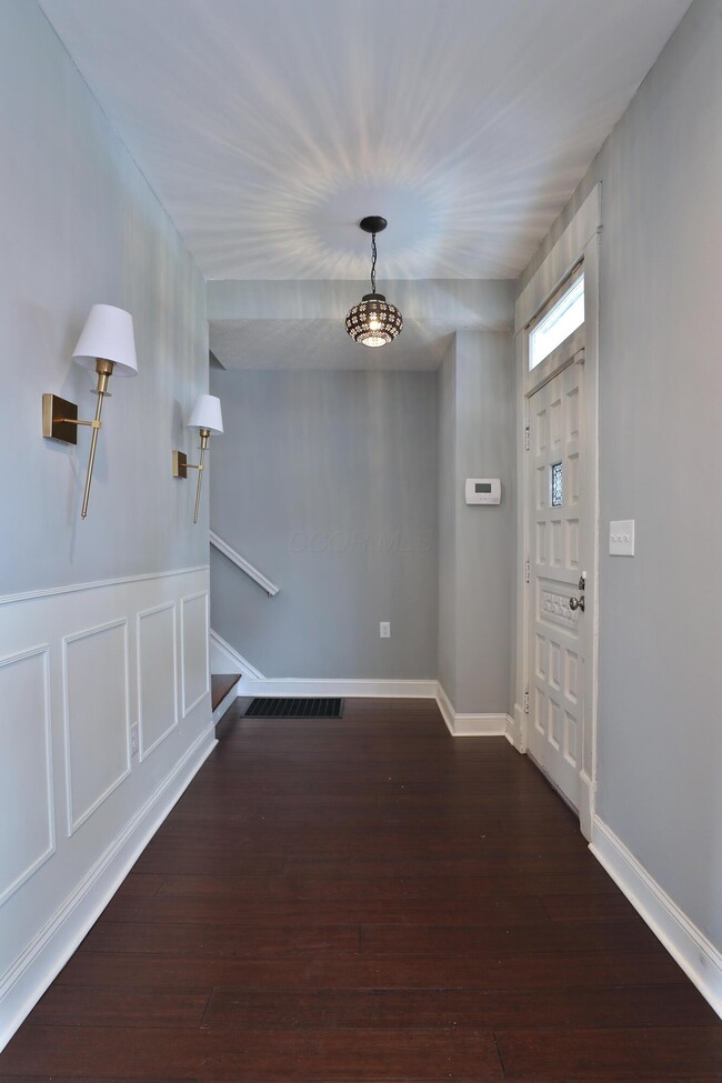 Foto del edificio - 693 Wilson Ave