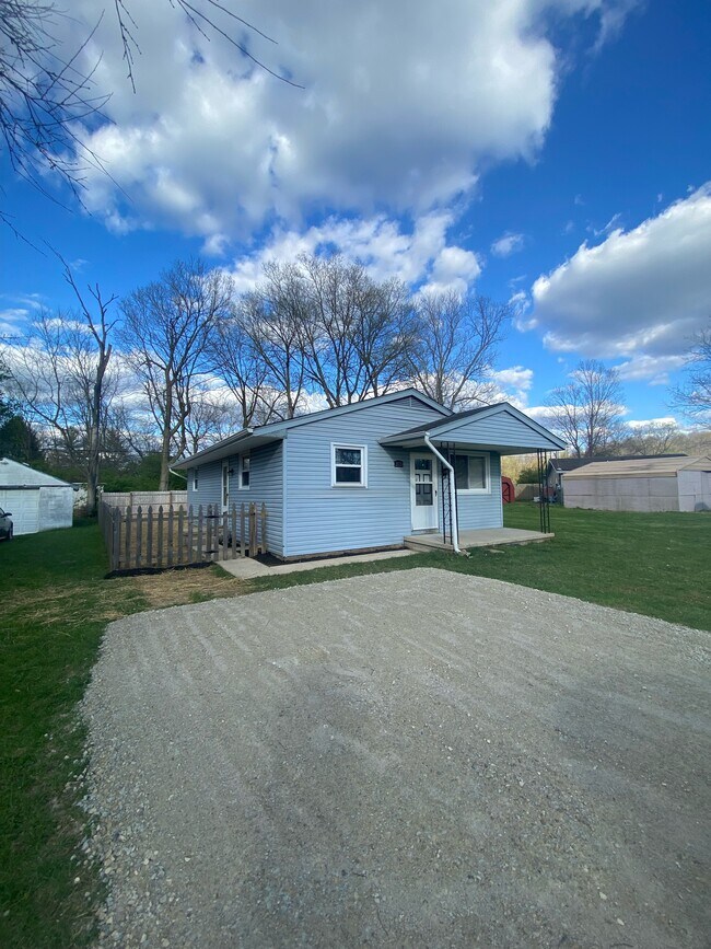 Building Photo - 2026 Thrush Ave