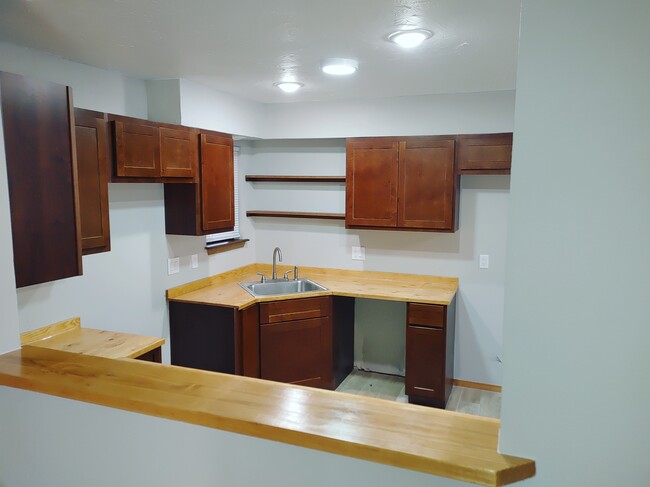 Building Photo - 732 Waterview Rd