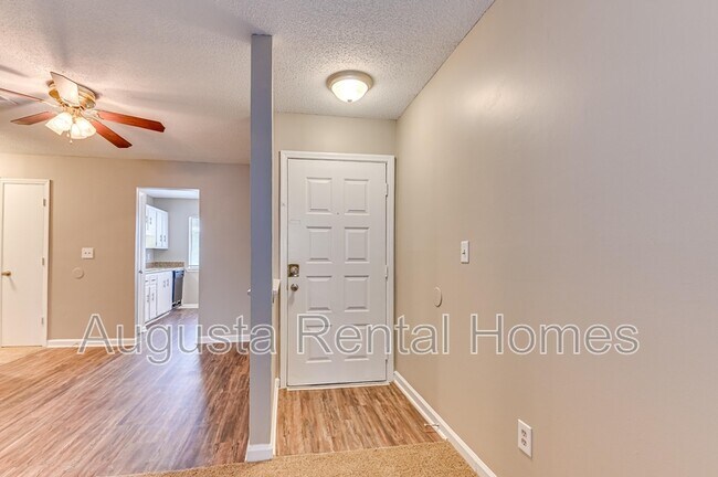 Building Photo - 2808 Thomas Ln