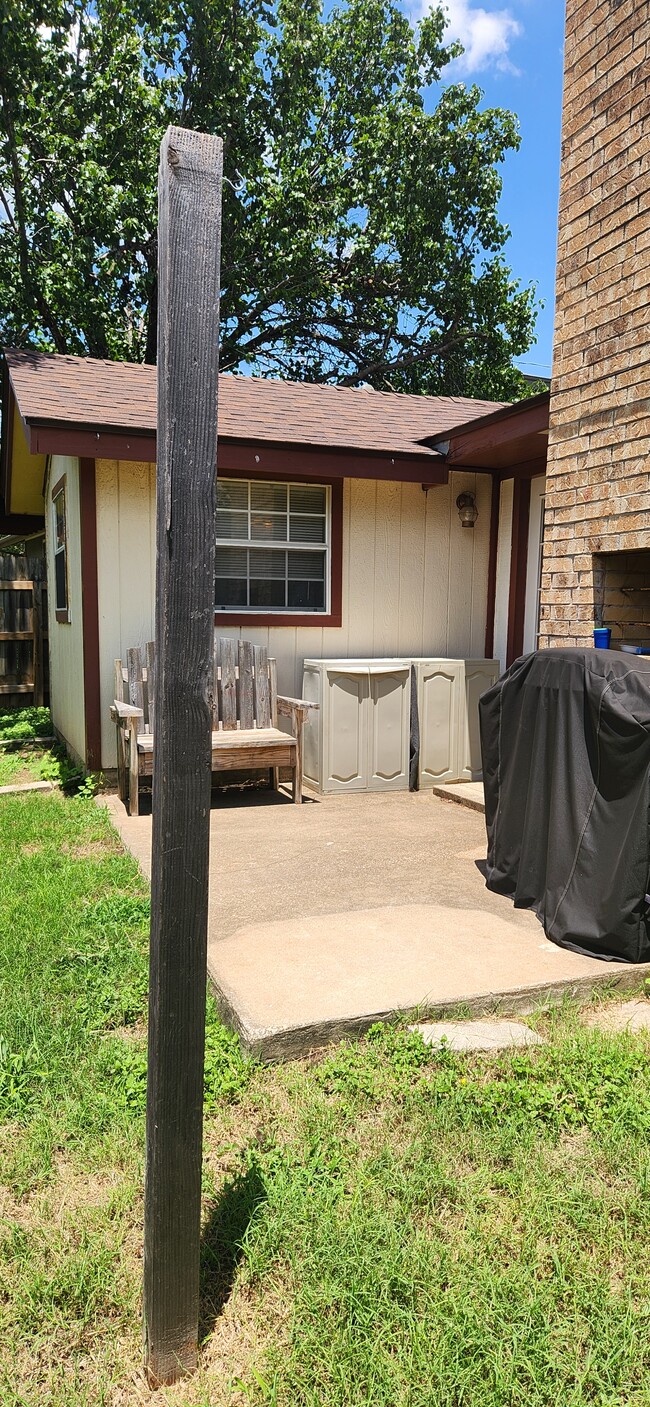 Building Photo - 1730 Ryon Ln