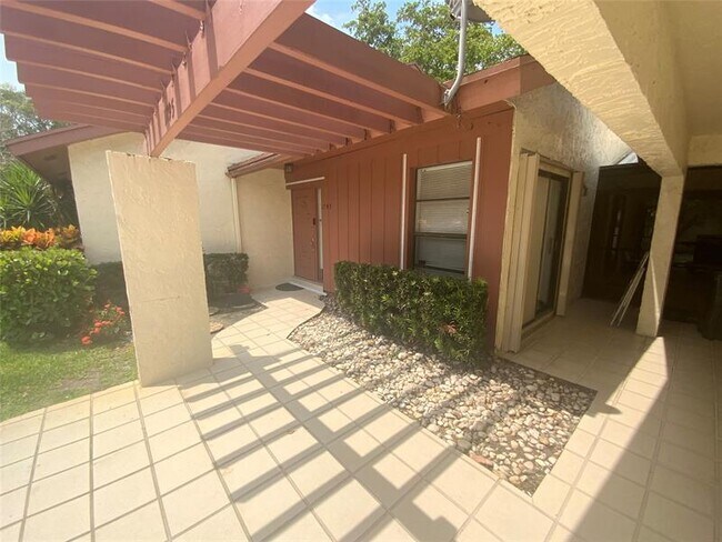 Foto del edificio - 1795 Satinwood Cir
