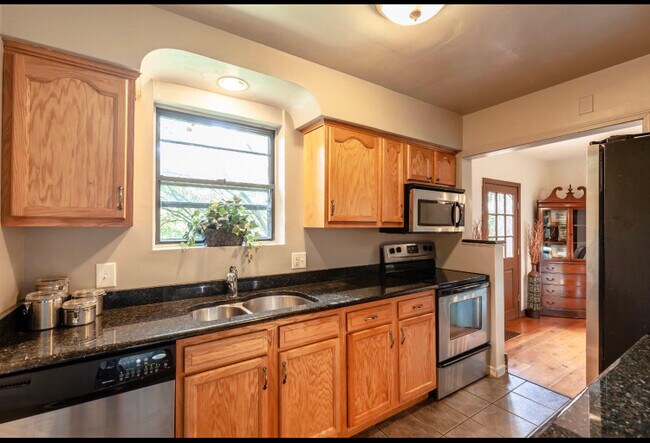 Building Photo - 3771 Grovedale Pl