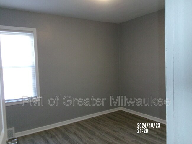 Building Photo - 4459 N 67th St