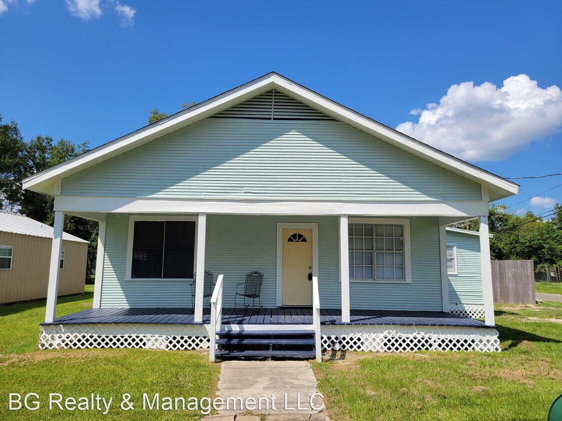 2 br, 1 bath House 300 W. Verdine St. House Rental in Sulphur, LA