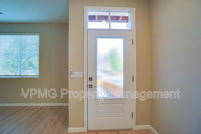Building Photo - 7104 NE 155th Pl